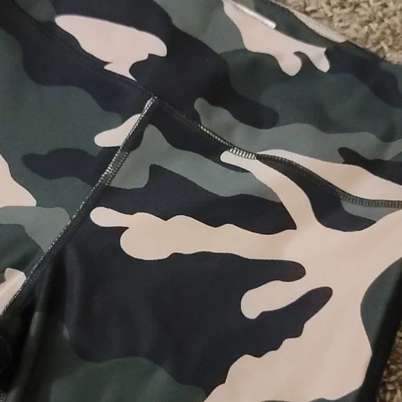 Forever 21 Camo Athletic Pants Size Medium - Picture 2 of 5